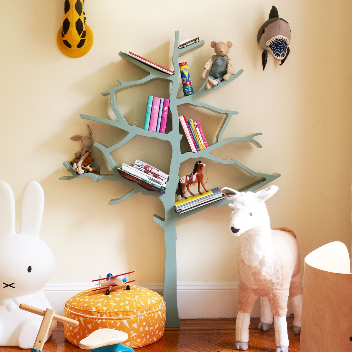 Children's room with a book shelf shaped like a tree