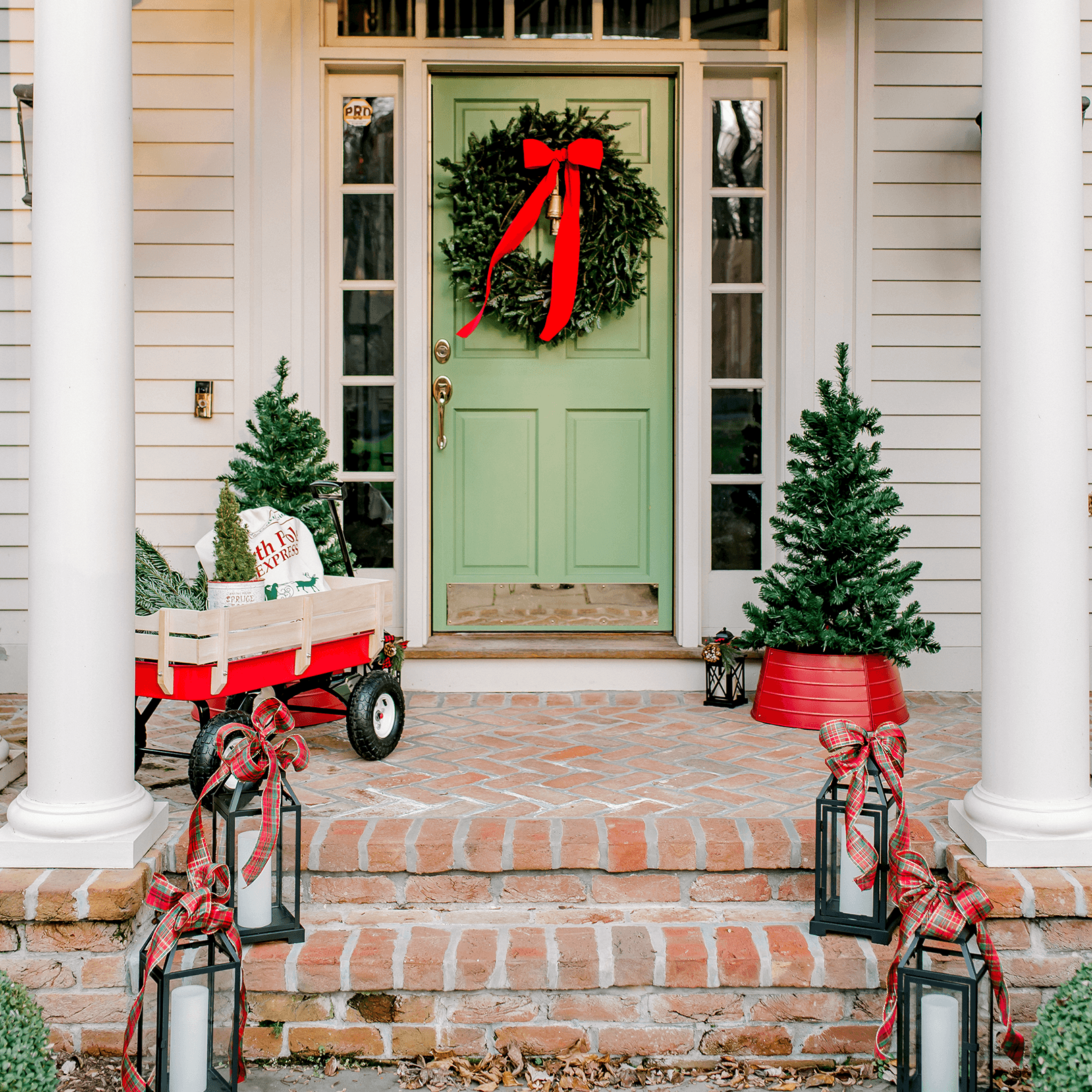 Our Favorite Christmas Decorations Ideas from Table to Tree