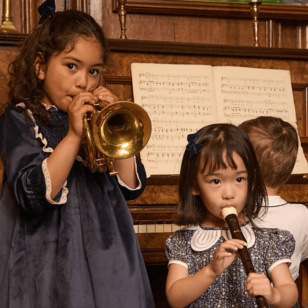 How To Dress For Holiday Family Photos (Without Looking Cheesy)