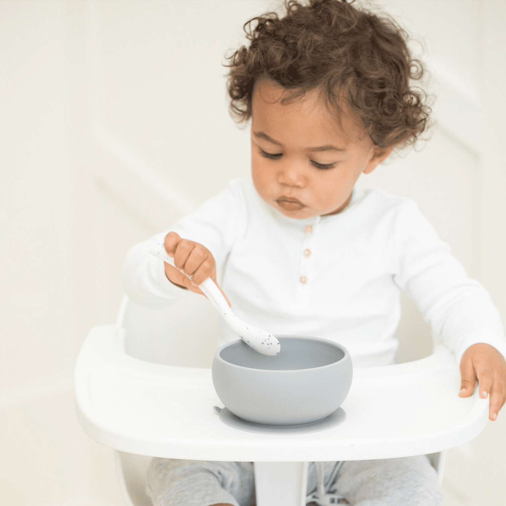 When baby use spoon discount