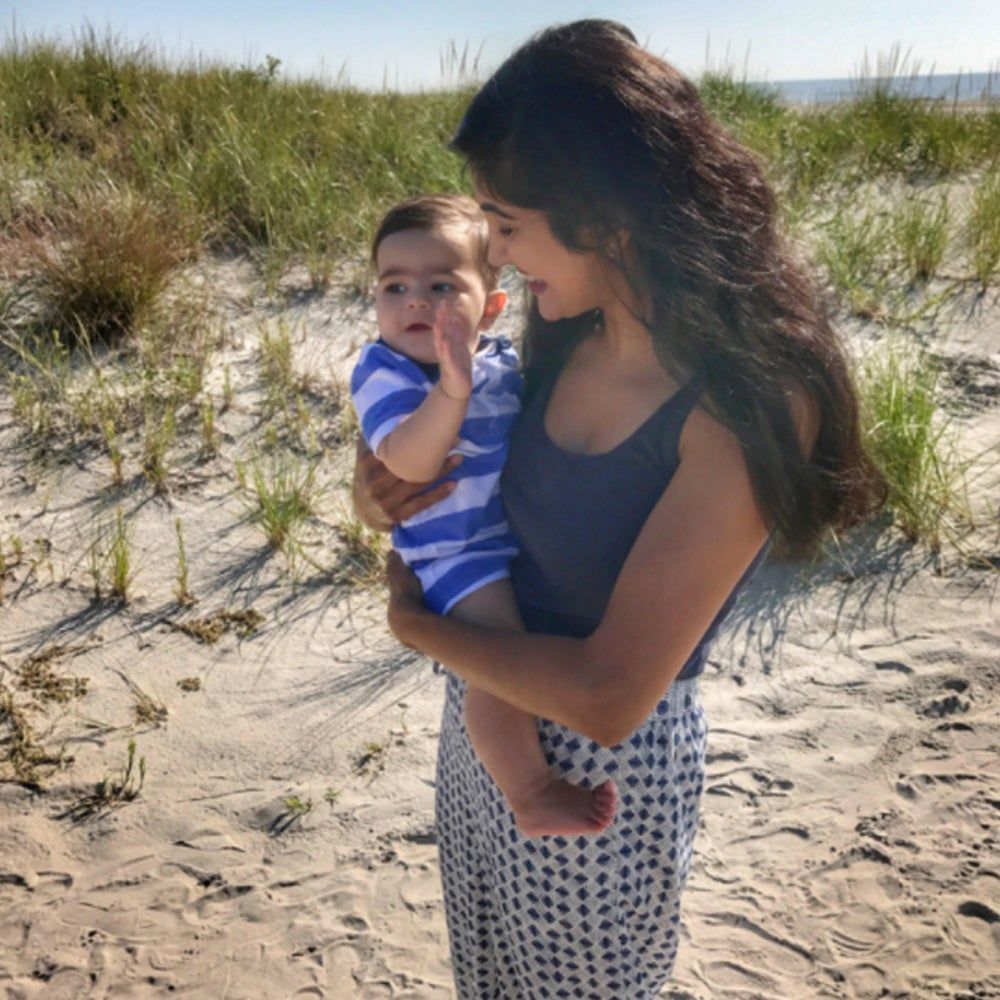 photograh of Dr.Anjuli Gans and her baby on the beach
