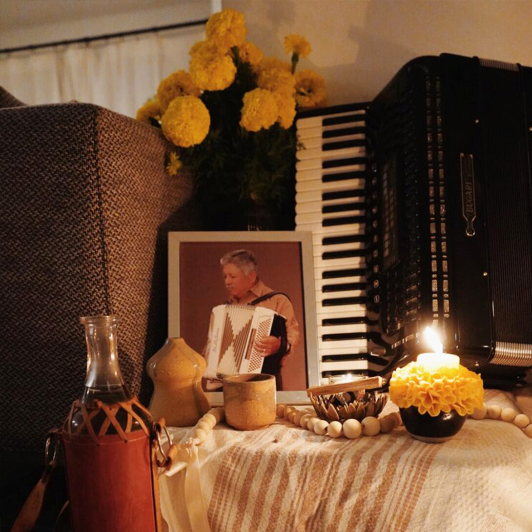 dia de los muerto ofrenda
