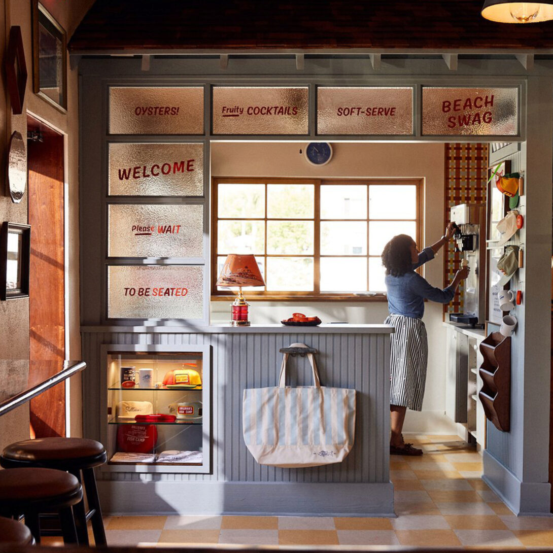 Charleston restaurant Sullivan's Fish Camp