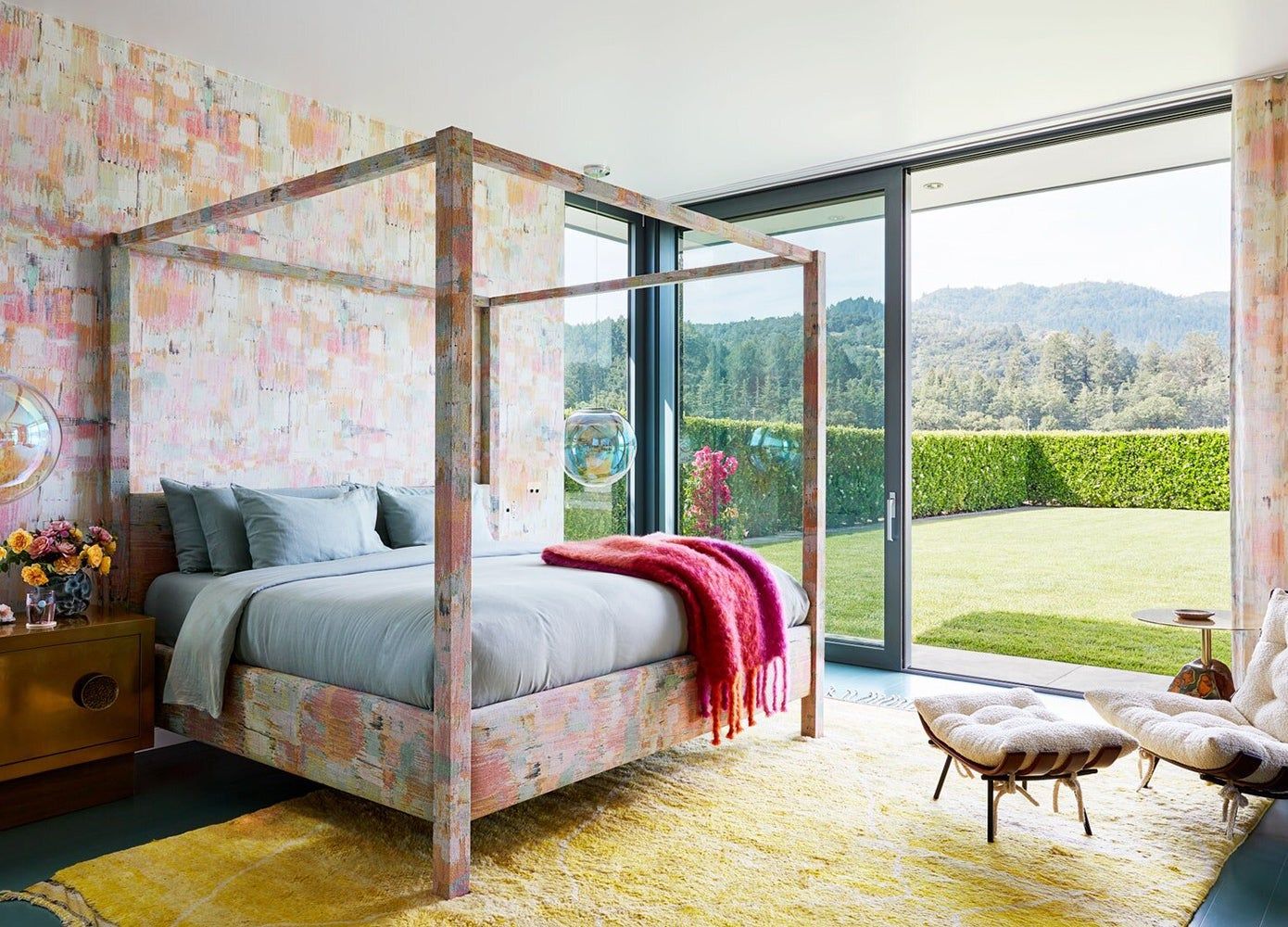 canopy bed