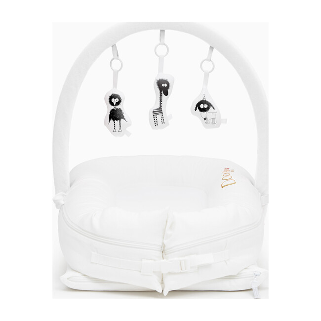 Toy Bar, Pristine White