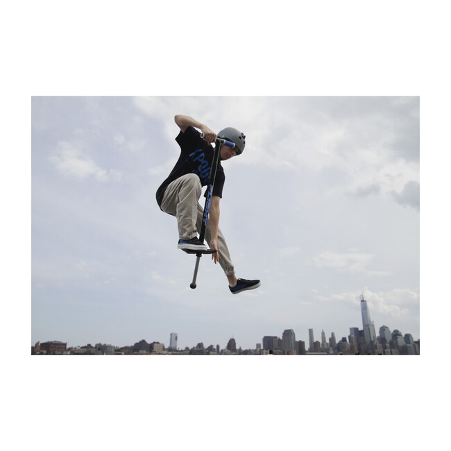 Flight Pogo, Blue