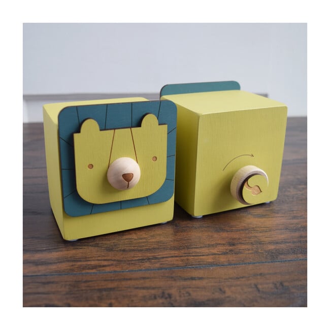 Menagerie Music Box, Yellow Lion