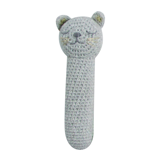 cat rattles tail