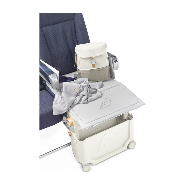 JetKids™ by Stokke® Travel bundle: BedBox™ + Crew BackPack™, White