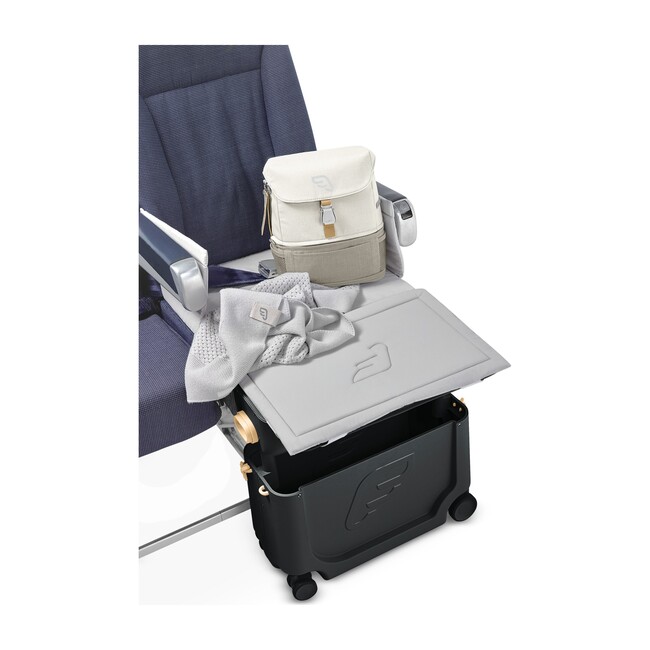 JetKids™ by Stokke® Travel bundle: BedBox™ + Crew BackPack™, Black