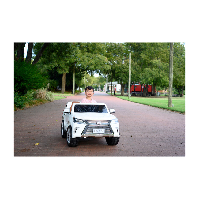 Lexus LX-570, White