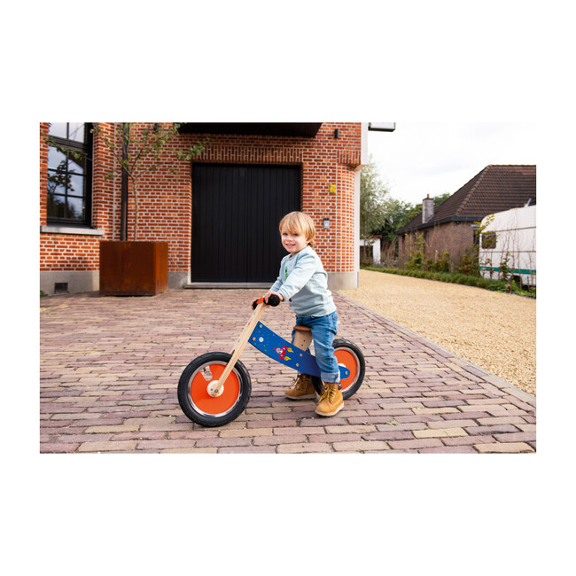 Balance Bike, Space