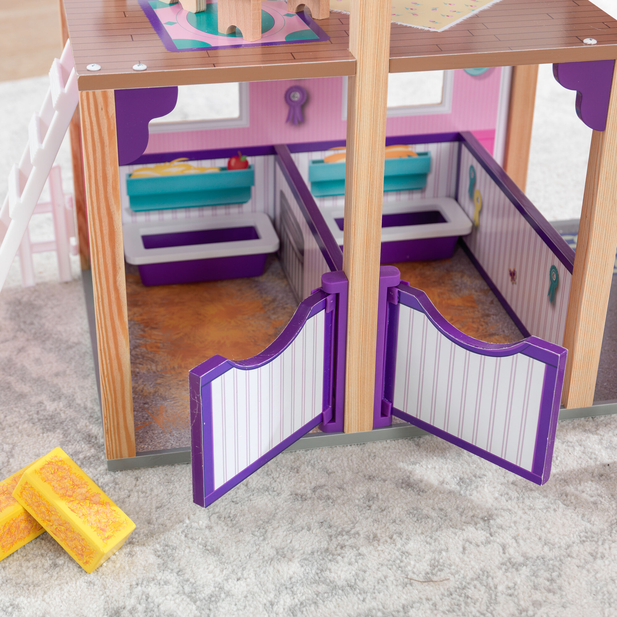 Kidkraft deluxe deals horse stable