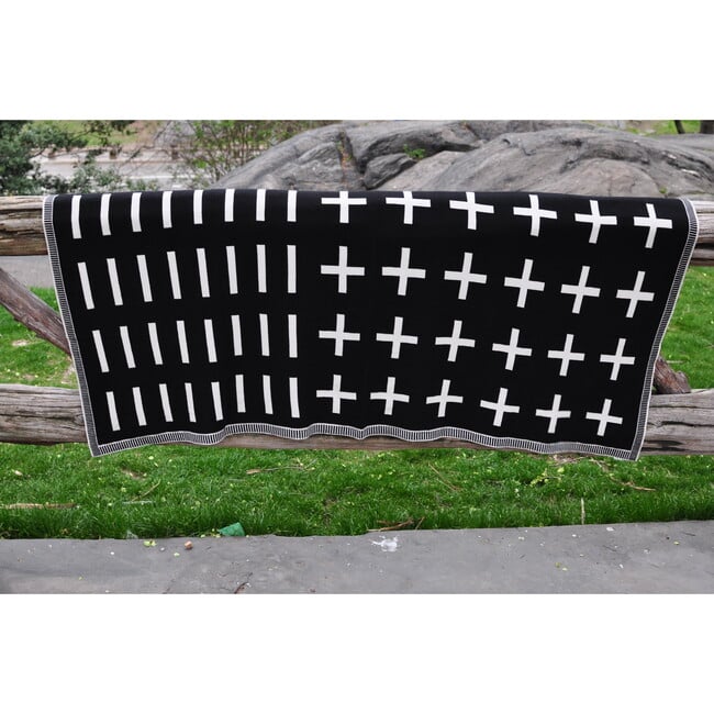 Daza Cross Blanket, Black/White - Throws - 5