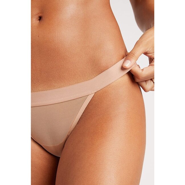 Sieve Thong in Buff + White