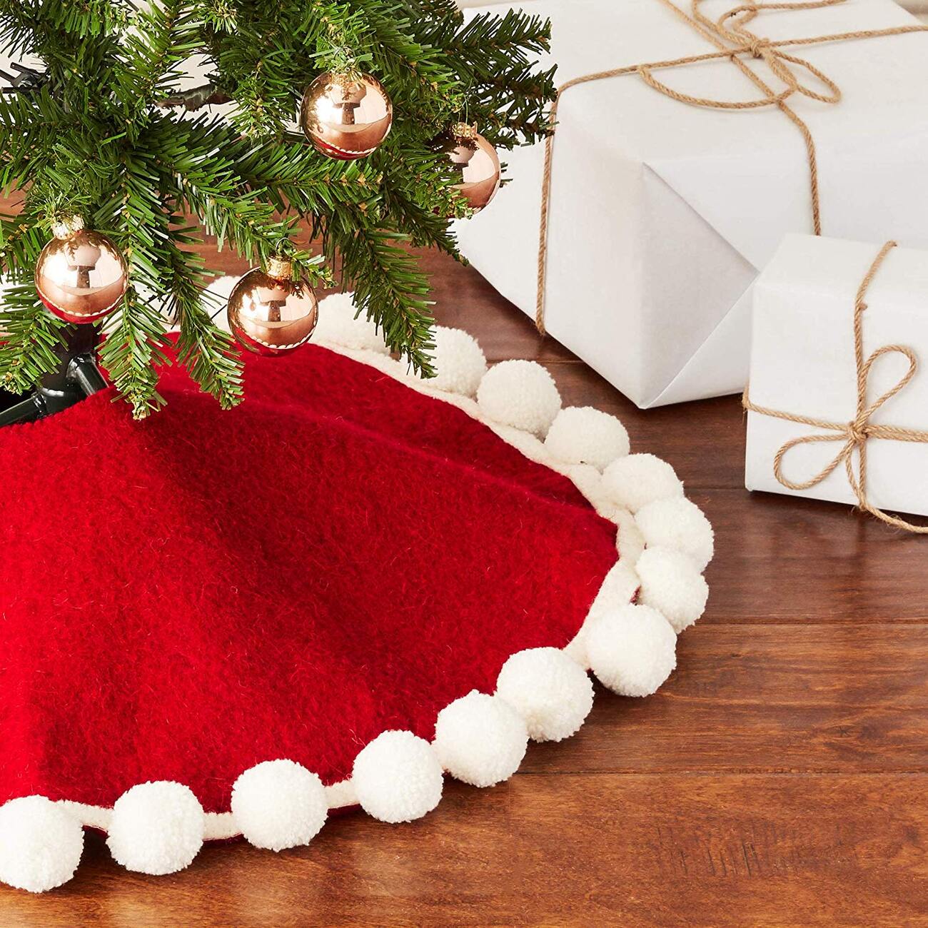 White And Red Tree Skirt With Pom Poms - Felt & Yarn