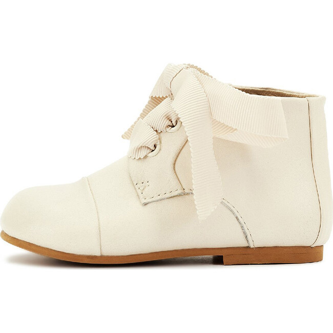 Jane Boot, Milk