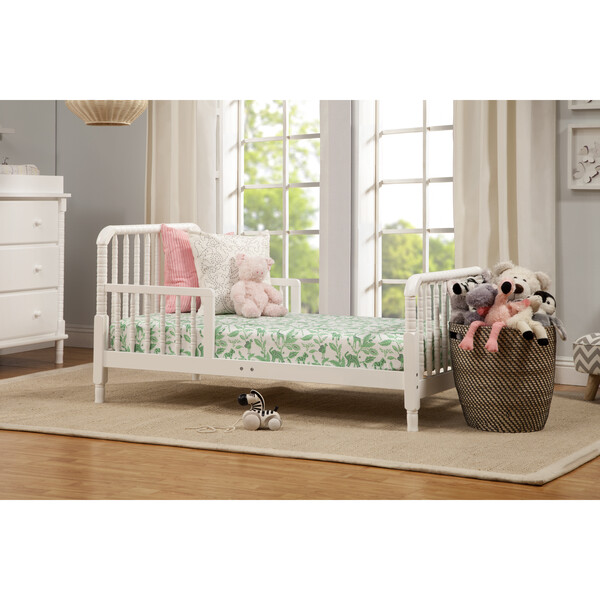 Jenny Lind Toddler Bed, White daVinci Beds Maisonette