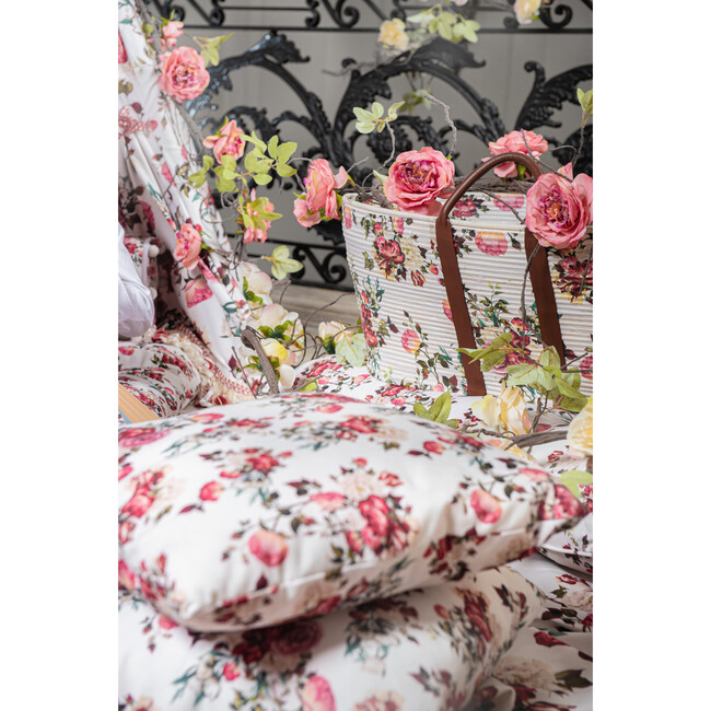 Dream Weaver, La Vie en Rose - Travel Cribs - 5