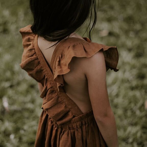The Linen Pinafore, Rust