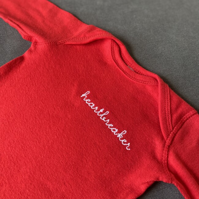 "heartbreaker" Baby Longsleeve Onesie, Red - Onesies - 2
