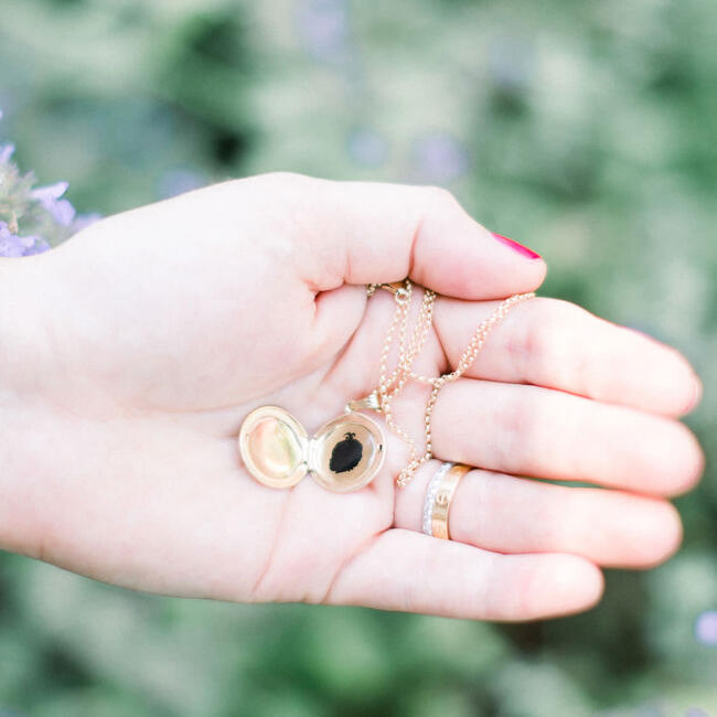 Women's Gold Filled Medium Silhouette Locket - Necklaces - 5