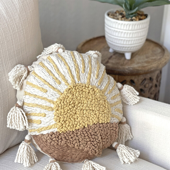 Sunshine Pillow, Ezra