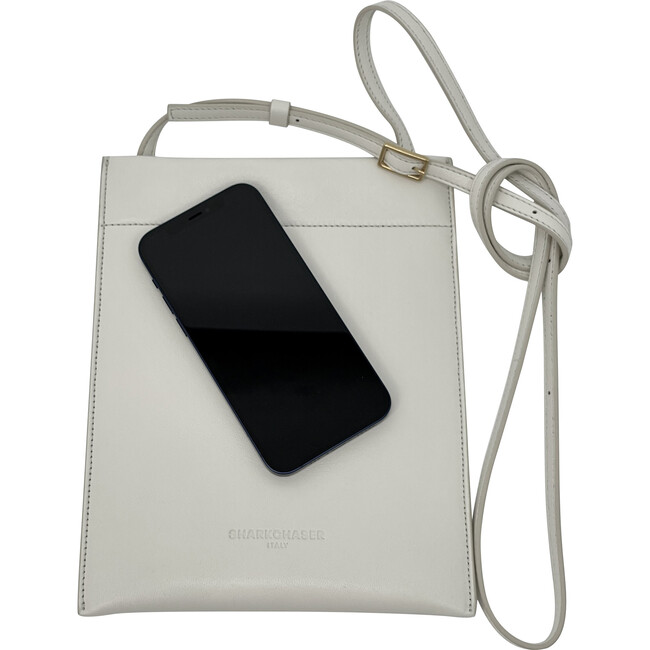 The Longfin
Medium Flat Phone Pouch in Latte - Bags - 3