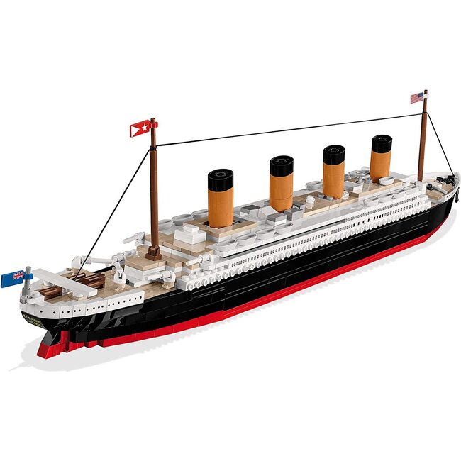Historical Collection R.M.S. Titanic 1:450 Scale (722 Pieces)
