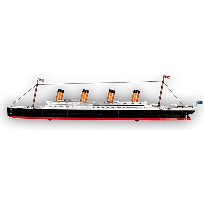 Historical Collection R.M.S. Titanic 1:450 Scale (722 Pieces)