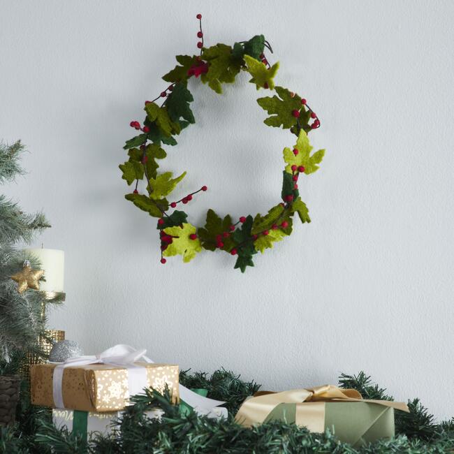 Maple Leaf Christmas Wreath with Berries - Wreaths - 2