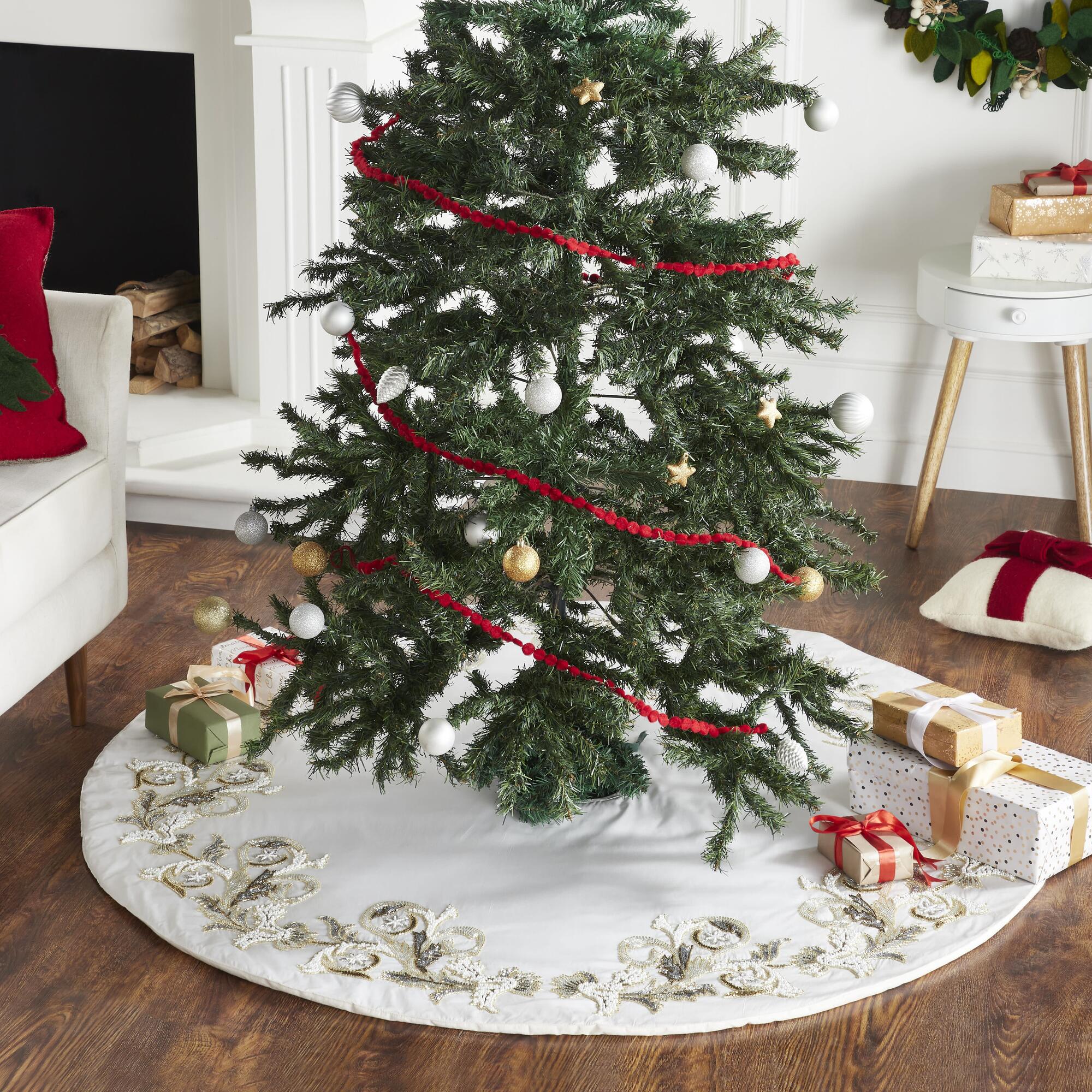 Villa on sale Bacci luxurious Christmas tree skirt