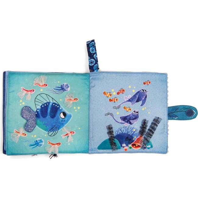 Textile Activity book Paulie's Adventure - Books - 2