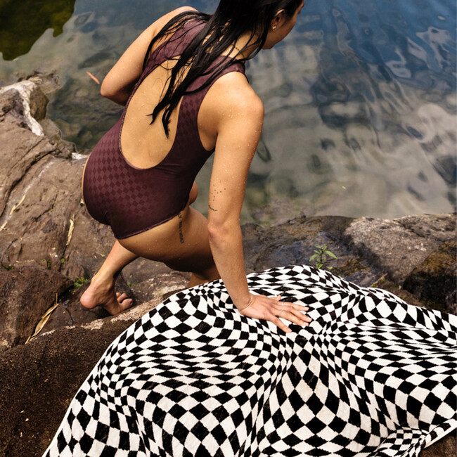 Opt Out Premium Woven Illusional Check Towel, Black - Towels - 4