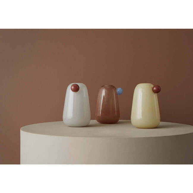 Inka Small Mouth-Blown Vase, Off-White & Red - Vases - 2