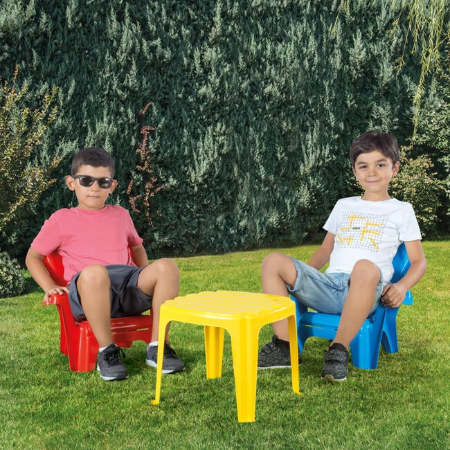 Childrens Plastic Table And Chairs Set - Outdoor Games - 2