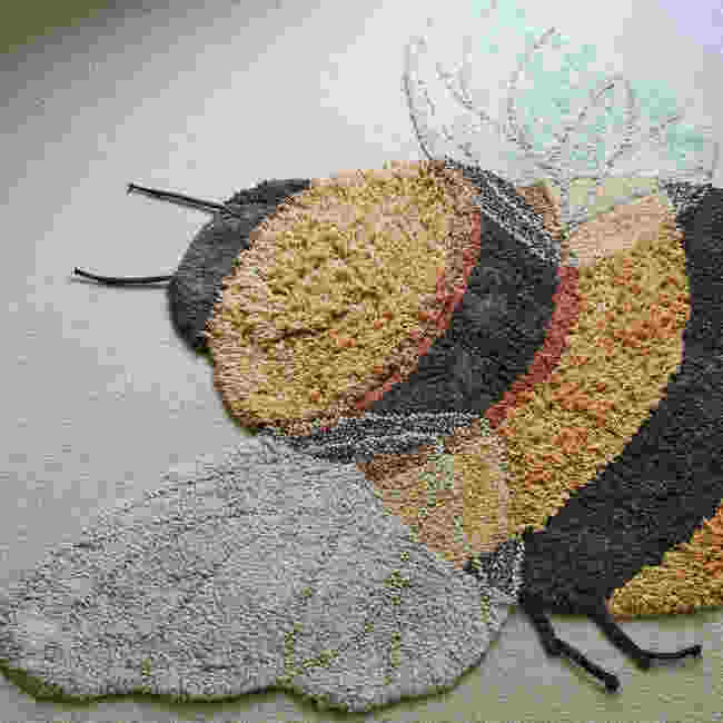 Washable Rug Bee 3' 9" x 5', Dark Honey - Rugs - 3