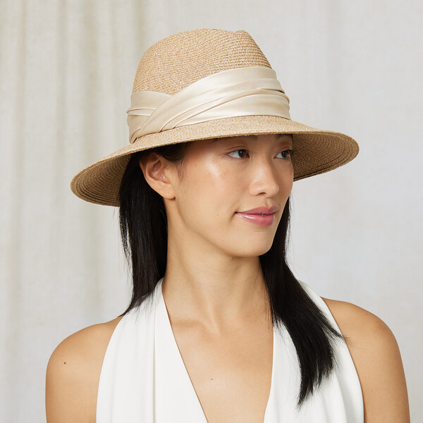 Women display picture 1