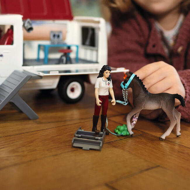 Schleich Horse Club: Mobile Vet w/ Hanoverian Foal - Playset - Playsets - 2