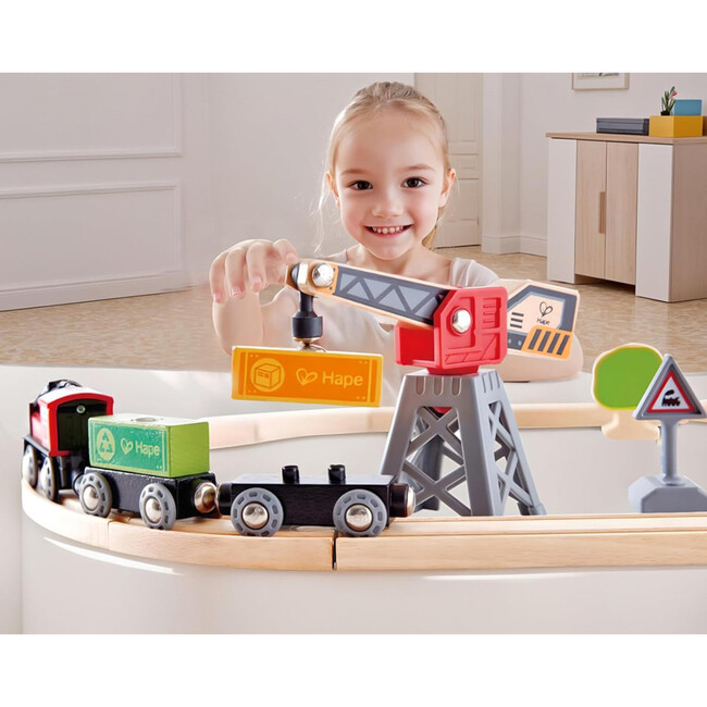 Hape: Cargo Delivery Loop - Battery Powered Engine - Woodens - 3