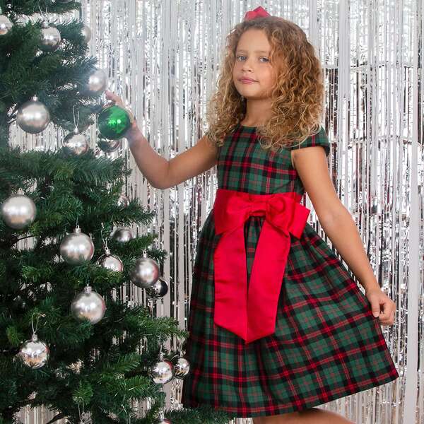 green emerald velvet dress Perfect Package Dress: Women's Christmas Outfits main image 0