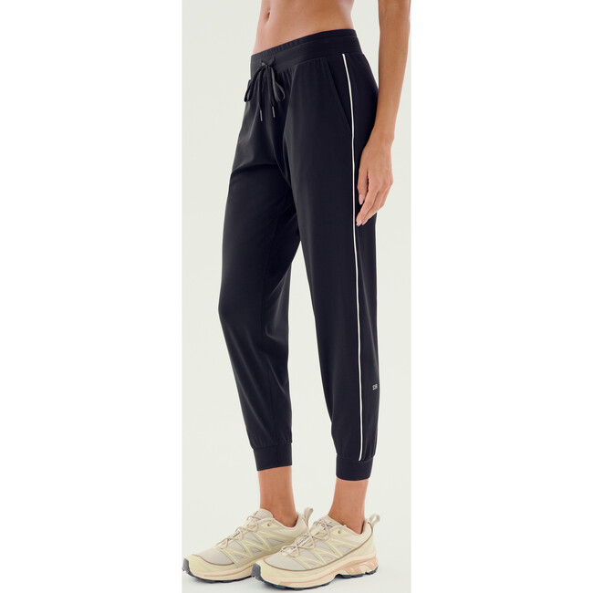 Airweight Jogger 7/8 with Piping, Black/White