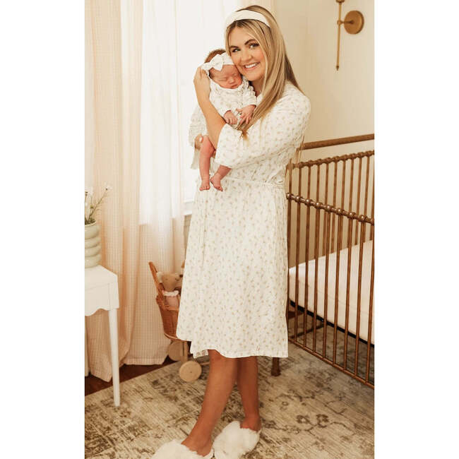 Mommy Robe, Gracie