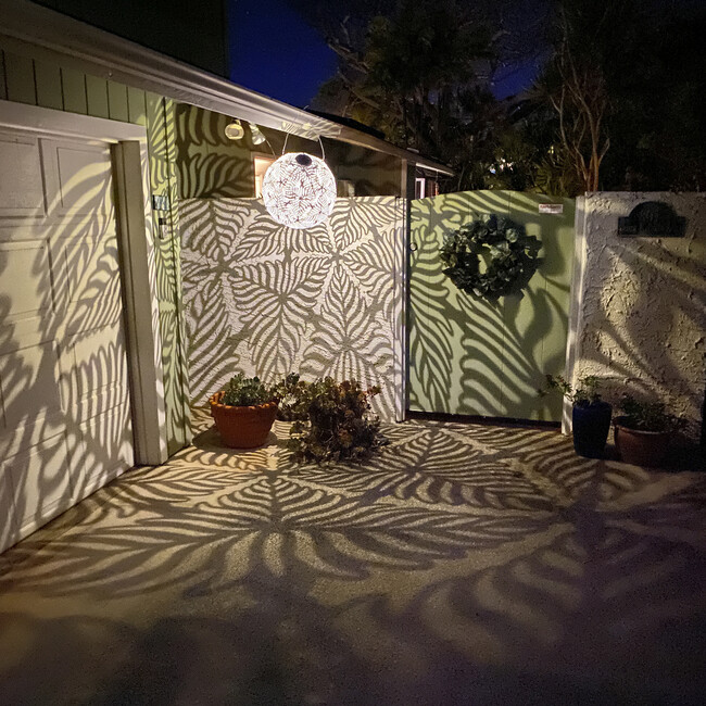 GlowTheory: 18" Solar - Palm - White - Lighting - 4