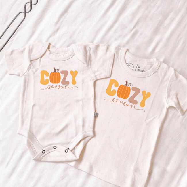 Graphic Tee, Cozy Season - T-Shirts - 3