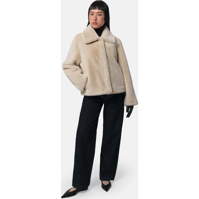 Women's Elis Pluche™ Fauz Seude Spread Collar Short Coat, Latte