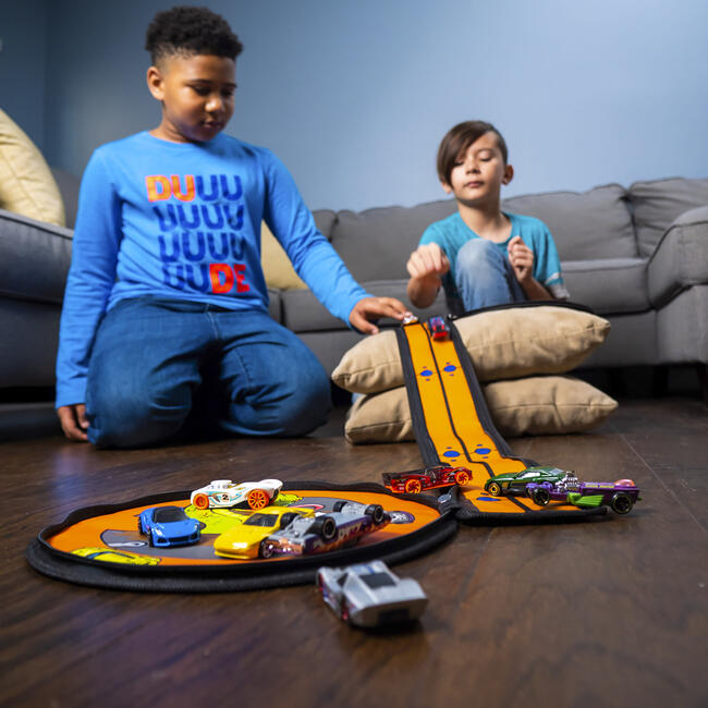 ZipBin Hot Wheels: Wheelie Track Pack Storage Case & Racetrack Mat - Playsets - 10