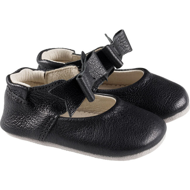 Sofia First Kicks, Black