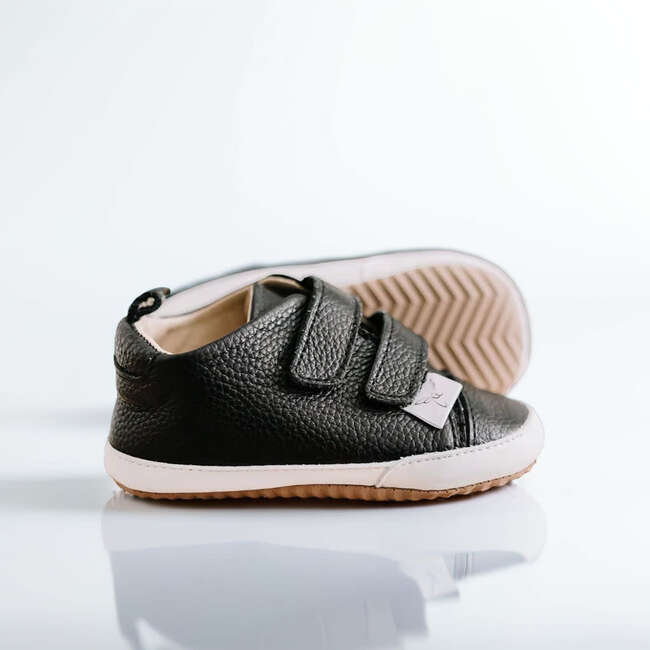 The Low Top, Black