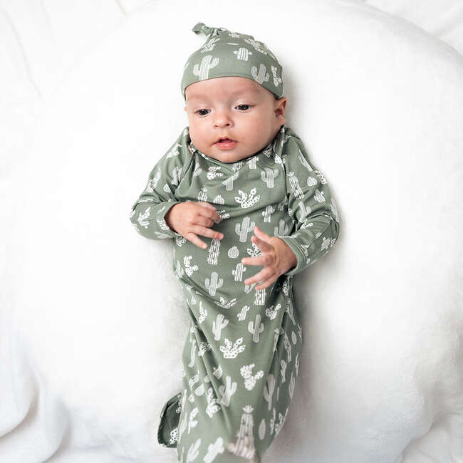 Stay Sharp Bamboo Newborn Gown and Hat Baby Gift Set - Nightgowns - 2